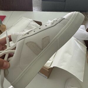 NEW Veja Campo Sneakers size 6/37
